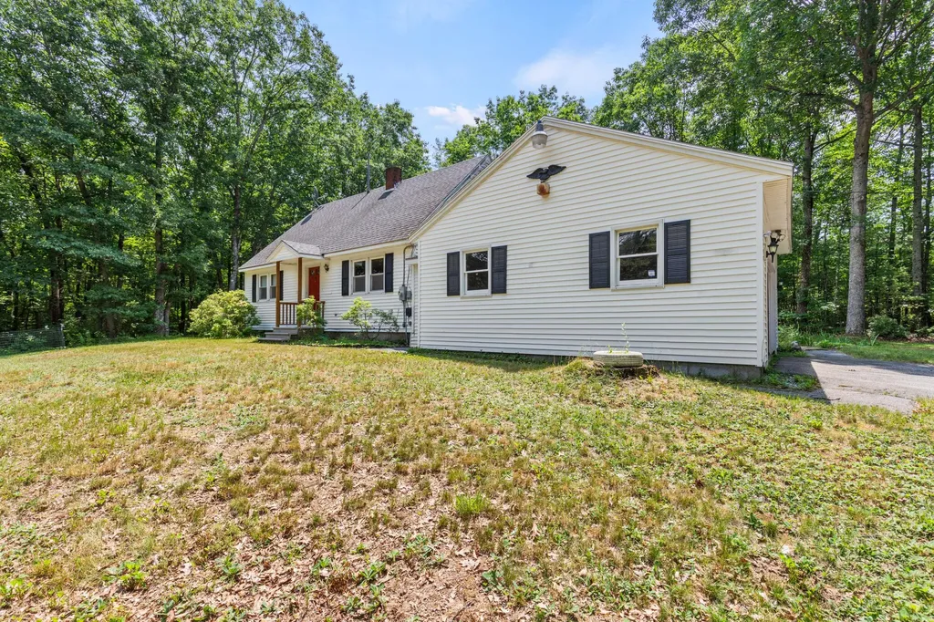 6 Bishop Road Poland ME 04274
