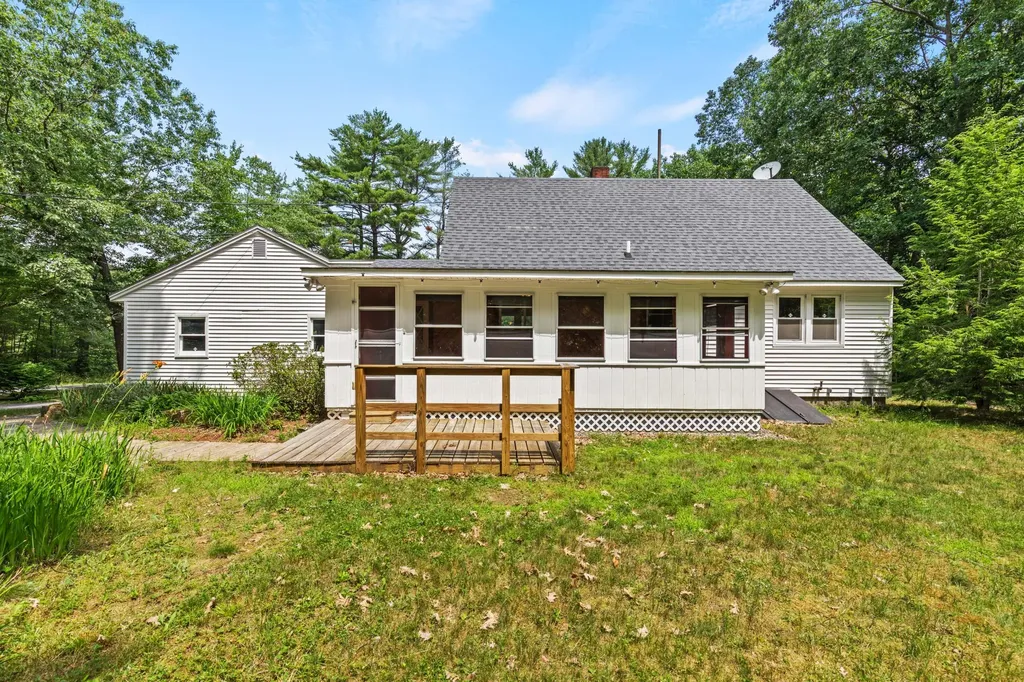 6 Bishop Road Poland ME 04274
