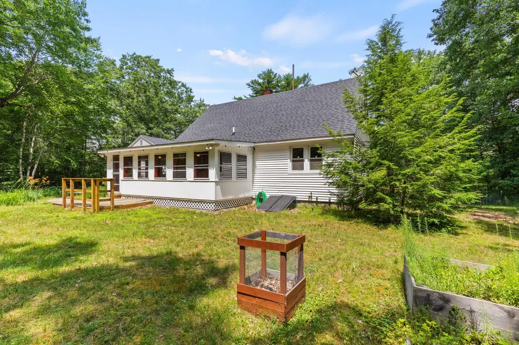 6 Bishop Road Poland ME 04274