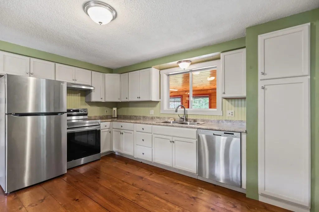 6 Bishop Road Poland ME 04274
