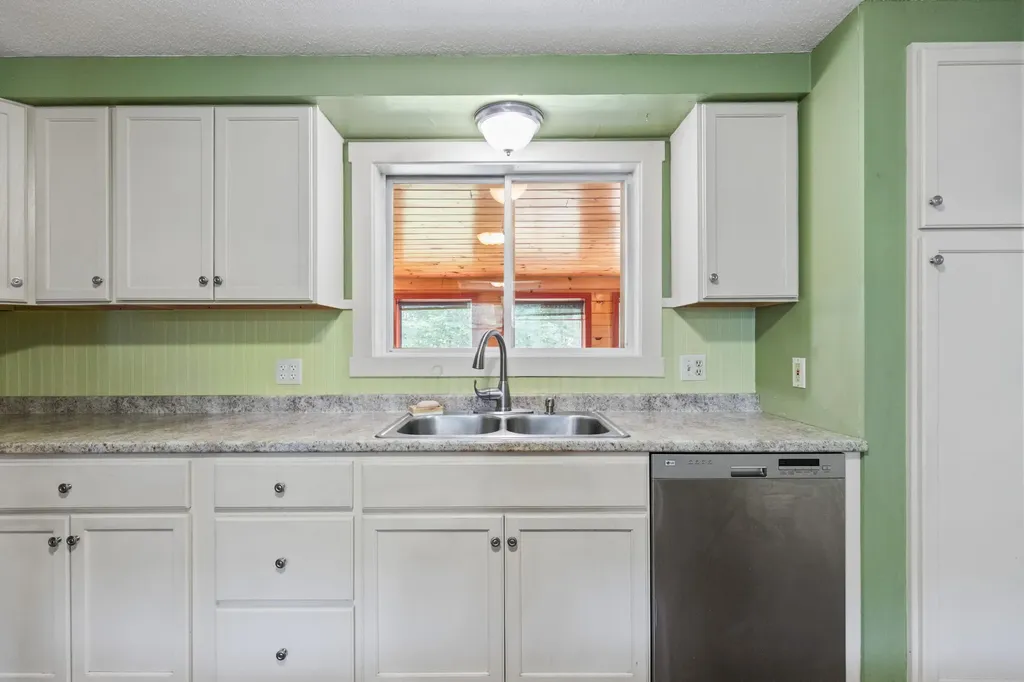 6 Bishop Road Poland ME 04274