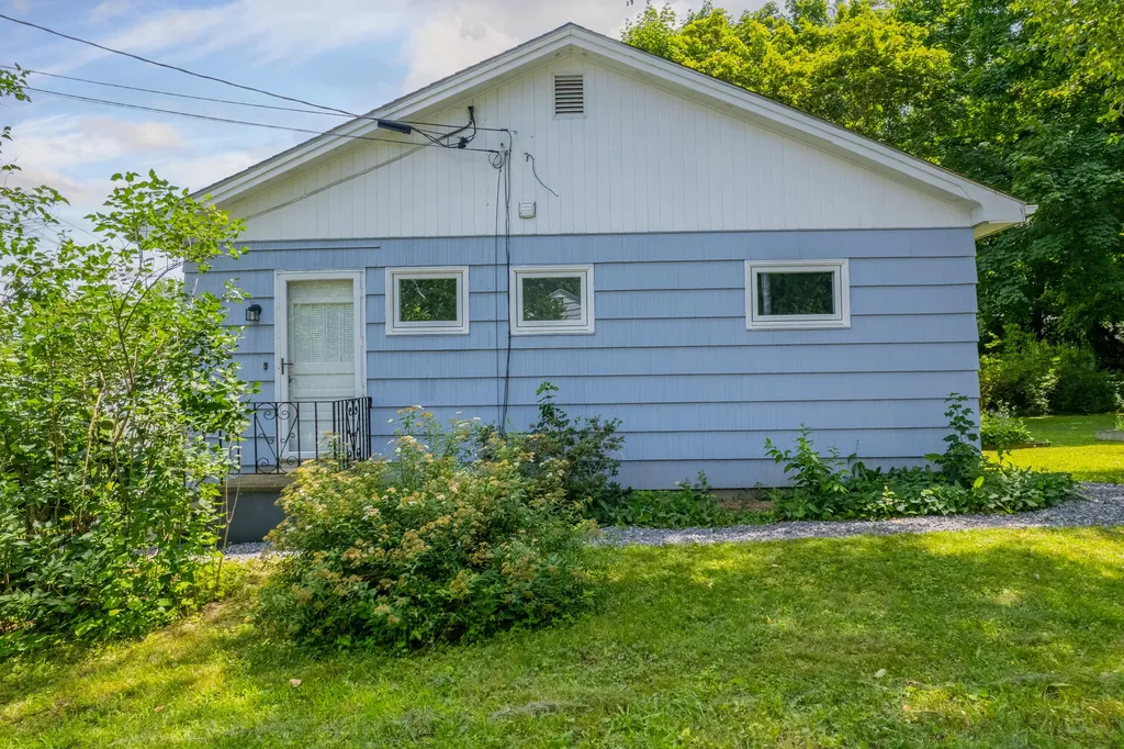 147 Highland Avenue Lewiston ME 04240