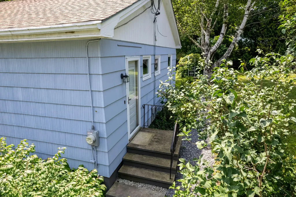 147 Highland Avenue Lewiston ME 04240