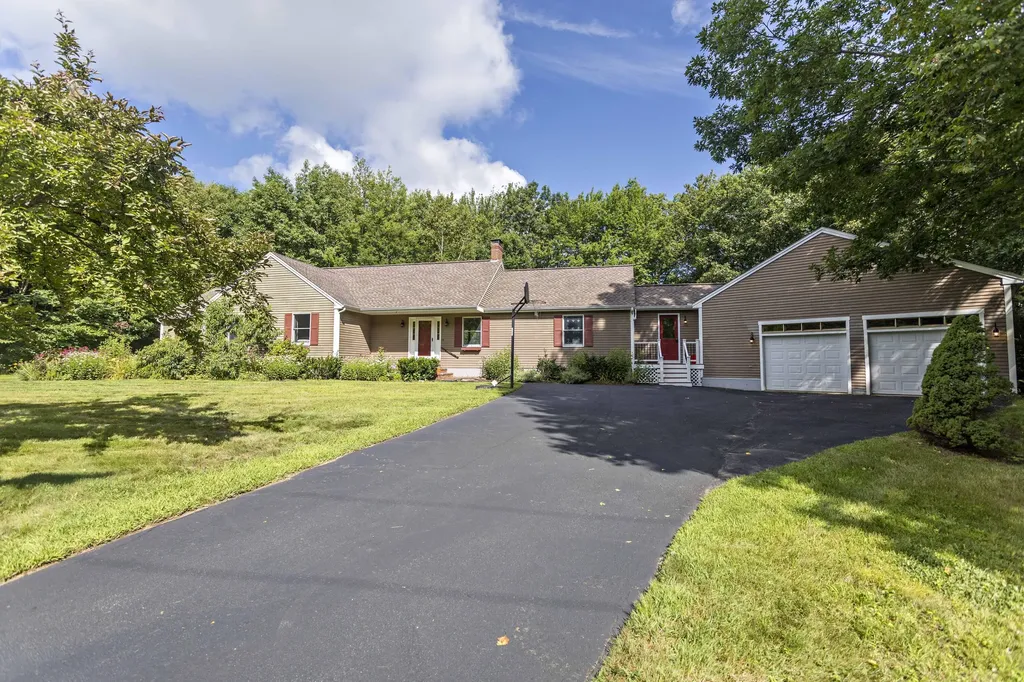 39 Dermot Drive New Gloucester ME 04260