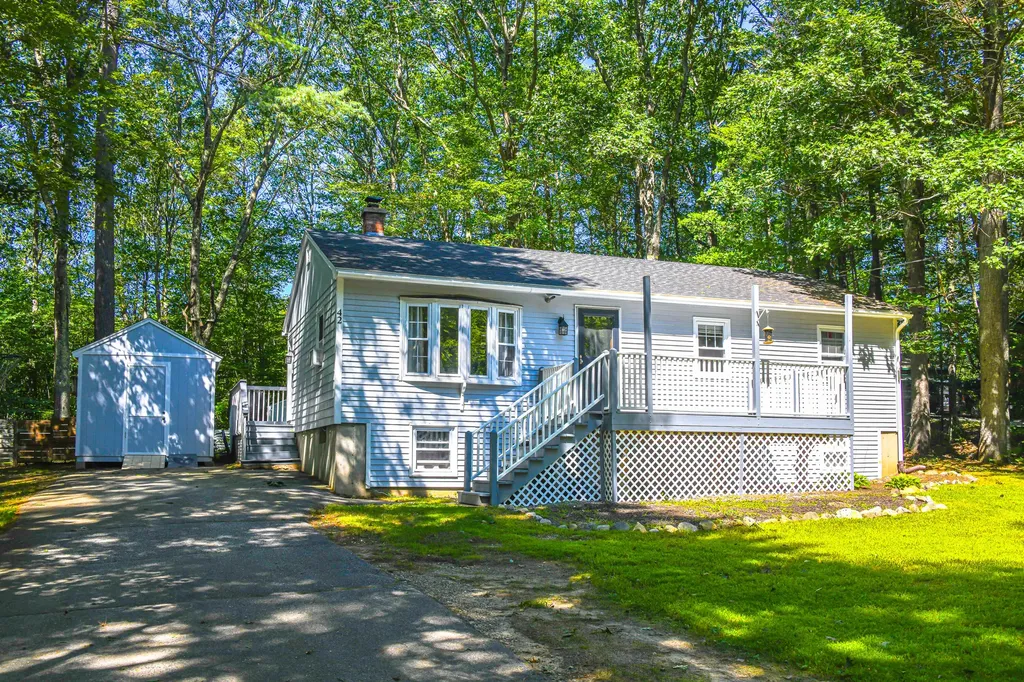 42 Maple Street Casco ME 04015