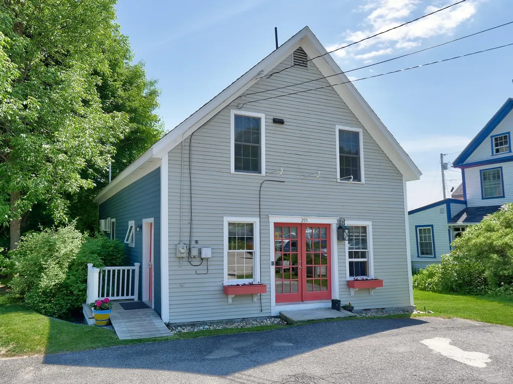 295 Common Road Union ME 04862
