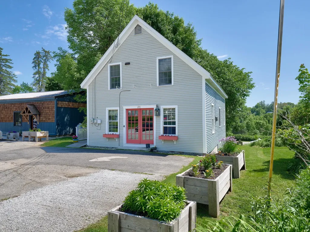 295 Common Road Union ME 04862