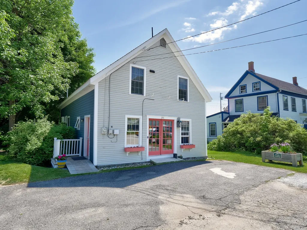 295 Common Road Union ME 04862