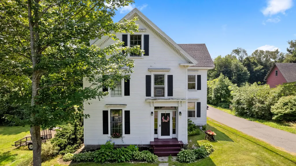 29 Summer Street Hampden ME 04444