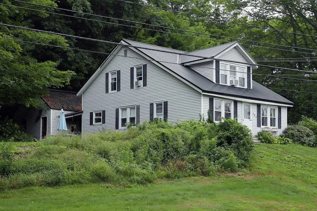 121 River Avenue Gardiner ME 04345