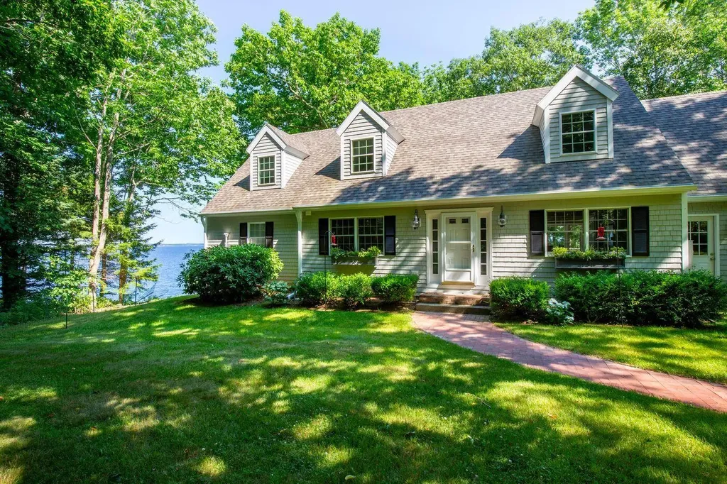 555 Belfast Road Camden ME 04843