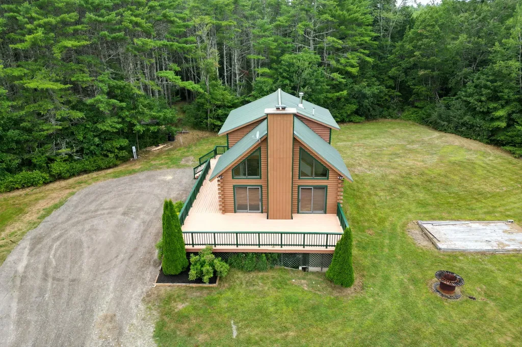26 Wheelie Way Wiscasset ME 04578