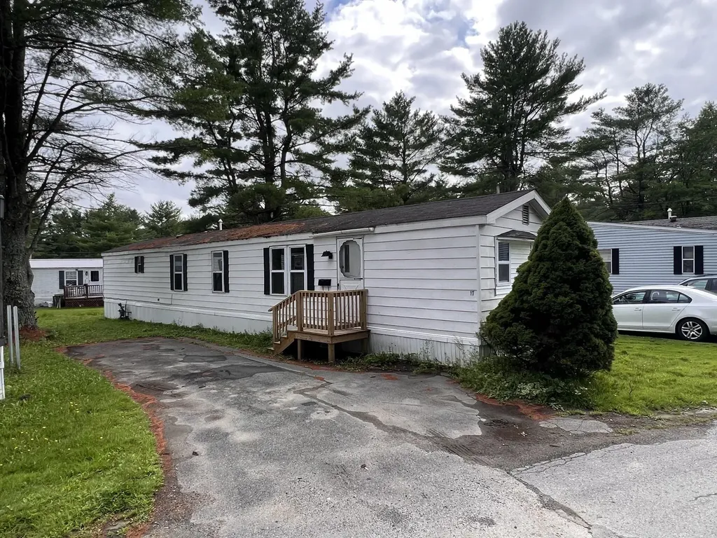 17 Victoria Drive Waterville ME 04901