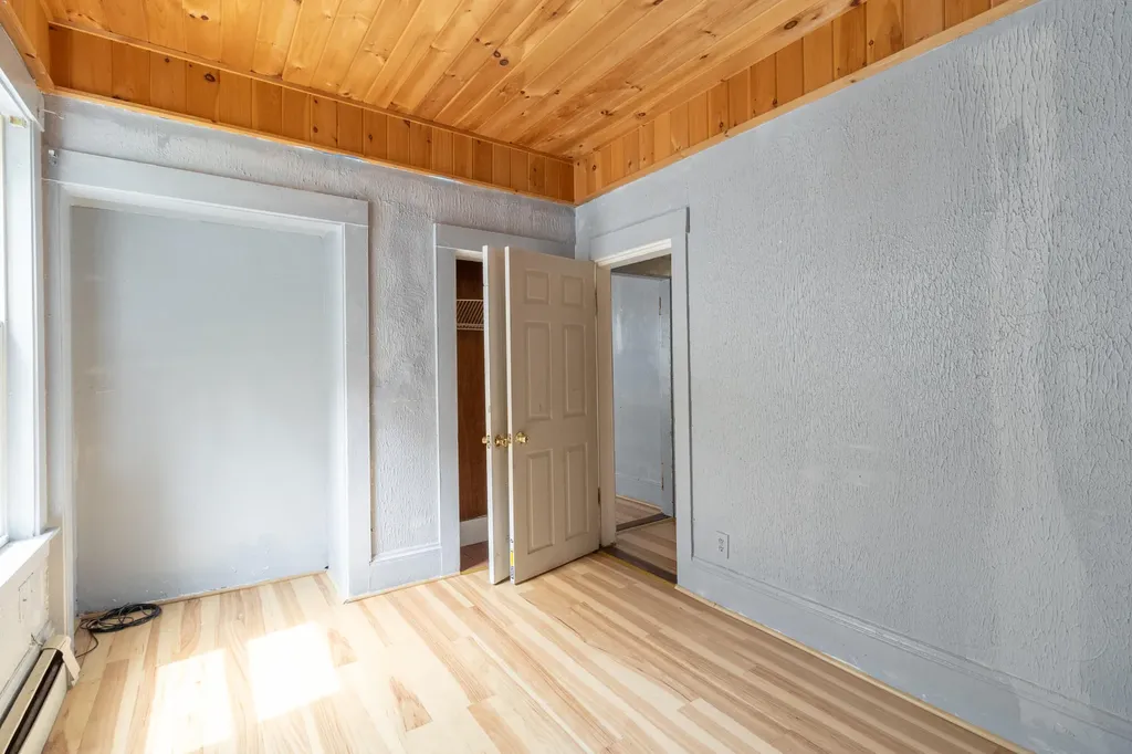 203 Oak Street Lewiston ME 04240
