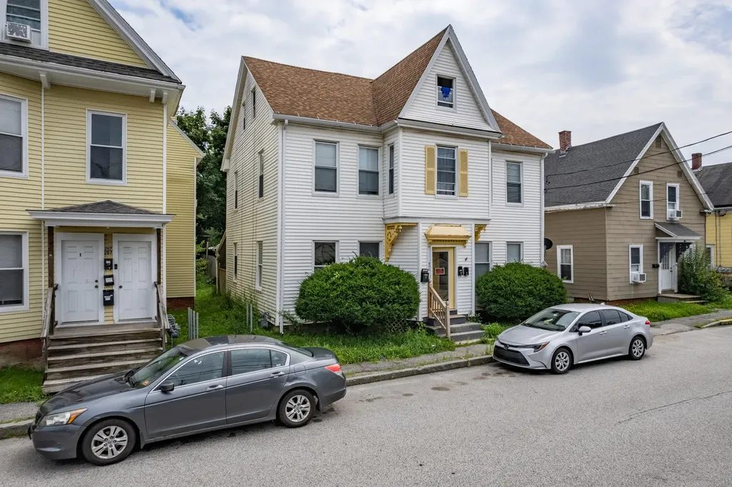 203 Oak Street Lewiston ME 04240
