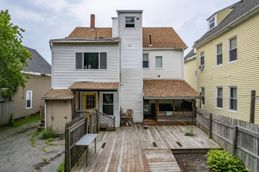 203 Oak Street Lewiston ME 04240