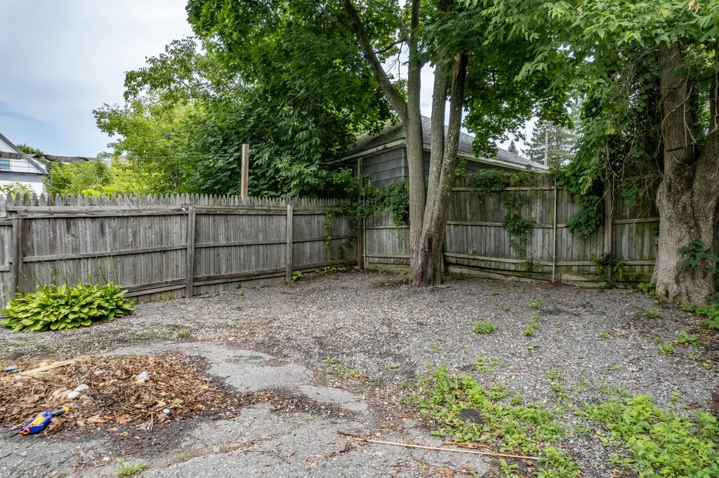 203 Oak Street Lewiston ME 04240