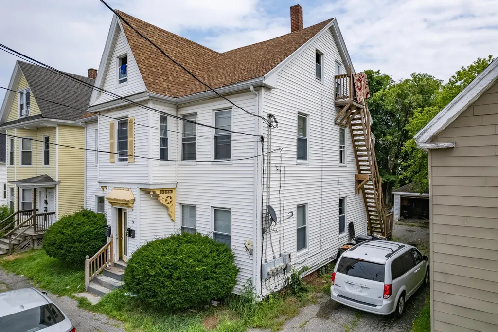 203 Oak Street Lewiston ME 04240