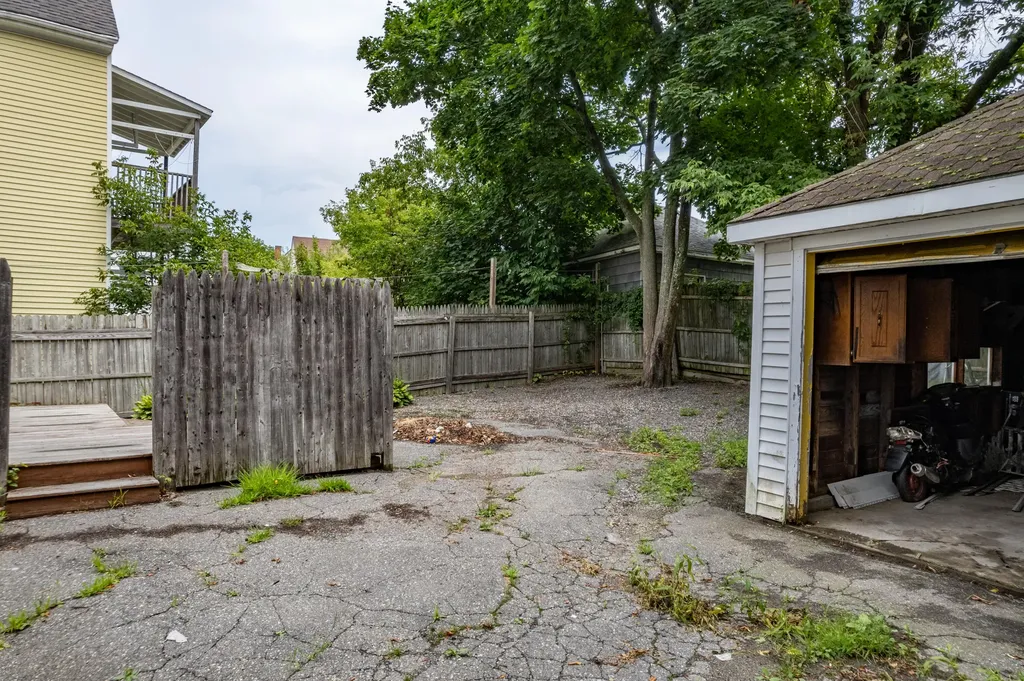 203 Oak Street Lewiston ME 04240