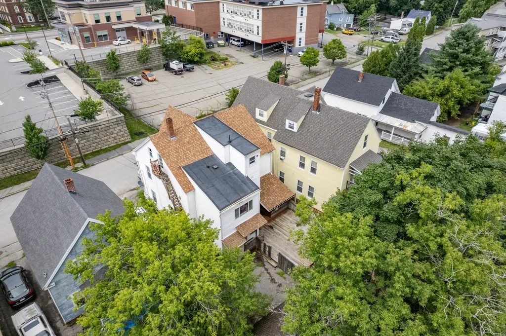 203 Oak Street Lewiston ME 04240