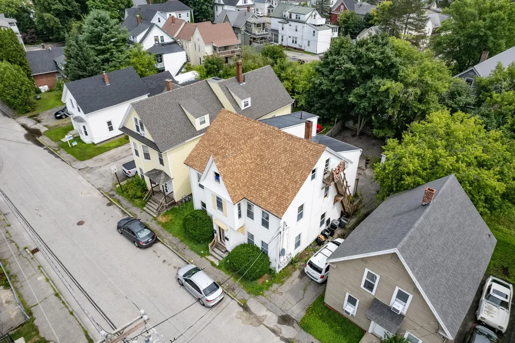 203 Oak Street Lewiston ME 04240