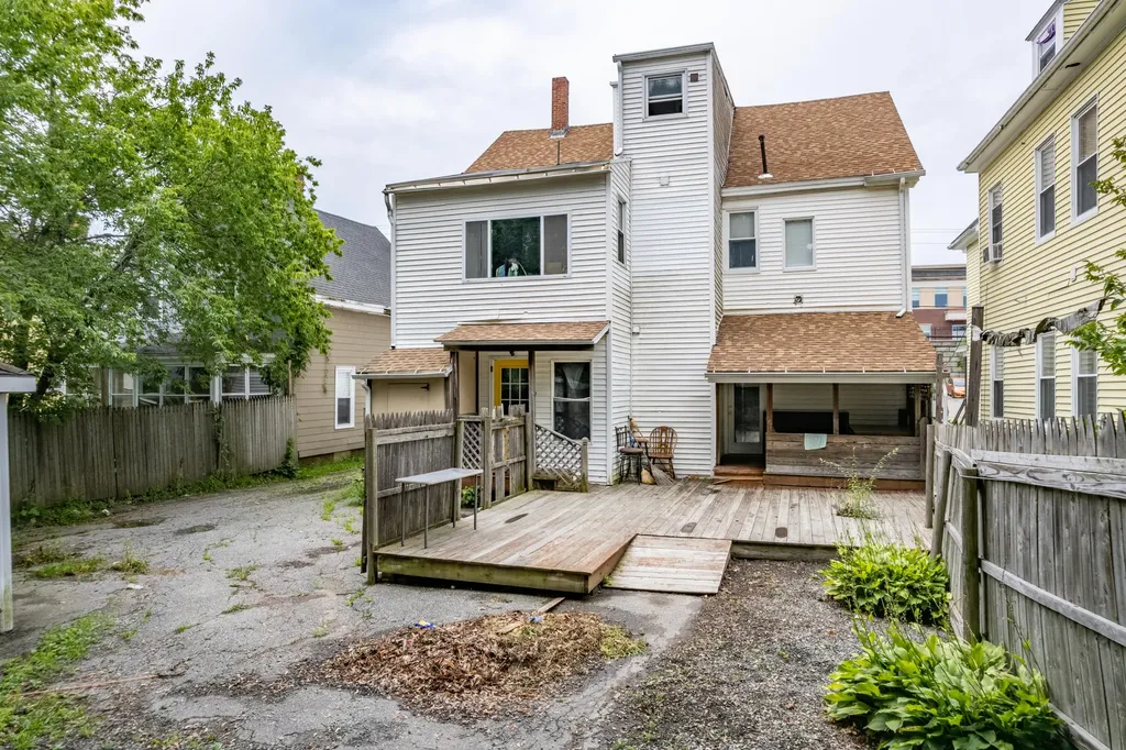 203 Oak Street Lewiston ME 04240