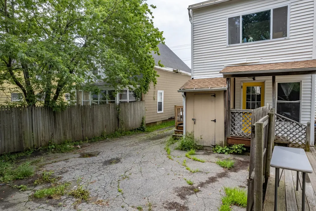 203 Oak Street Lewiston ME 04240