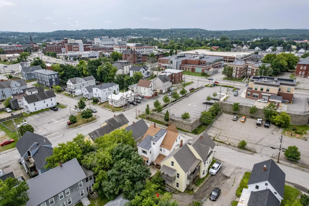 203 Oak Street Lewiston ME 04240