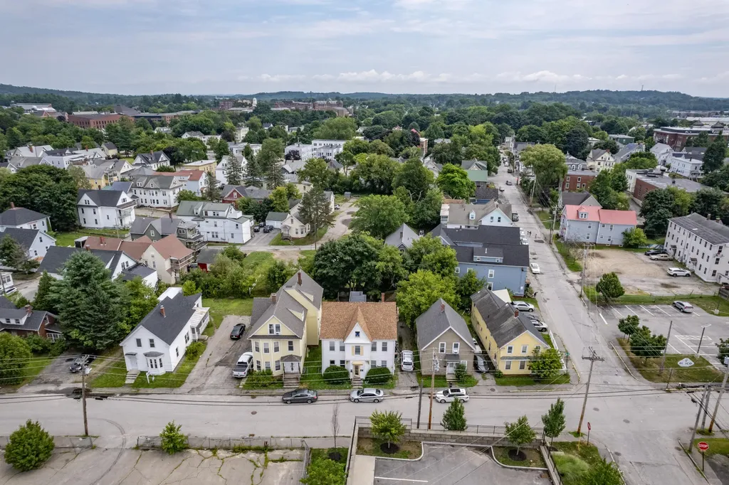 203 Oak Street Lewiston ME 04240