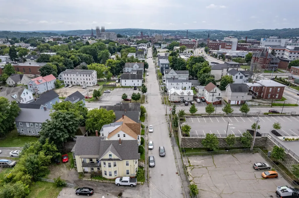 203 Oak Street Lewiston ME 04240