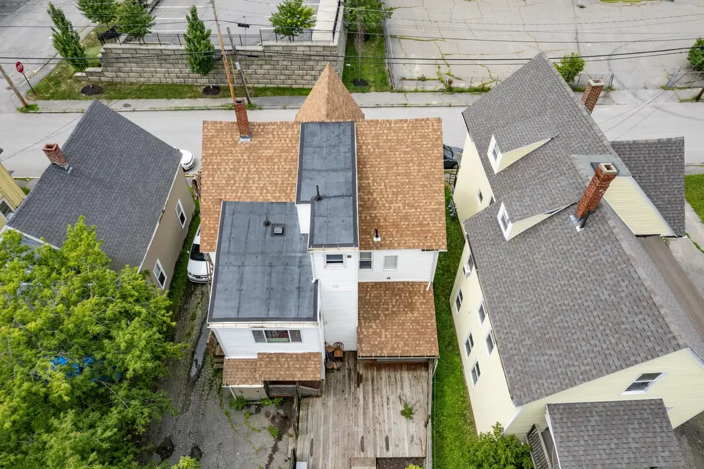 203 Oak Street Lewiston ME 04240