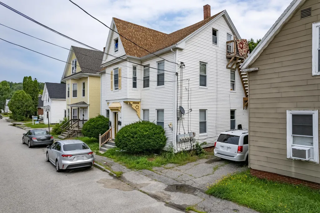 203 Oak Street Lewiston ME 04240
