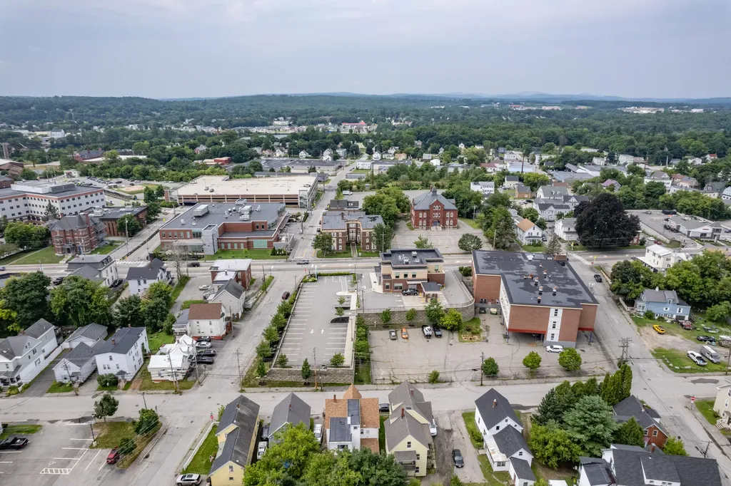 203 Oak Street Lewiston ME 04240