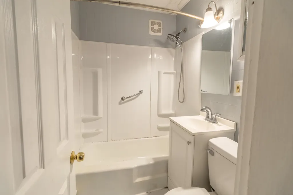203 Oak Street Lewiston ME 04240