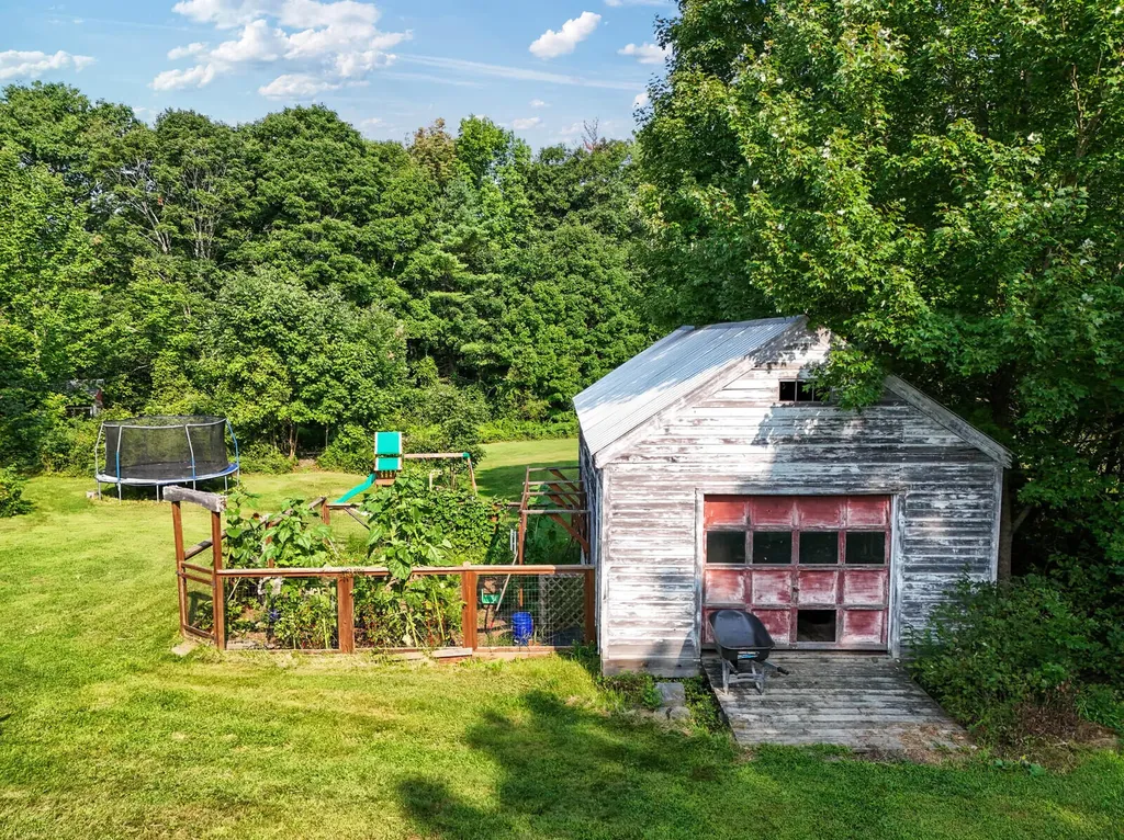 152 Dunns Corner Road Mount Vernon ME 04352