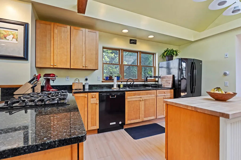152 Dunns Corner Road Mount Vernon ME 04352