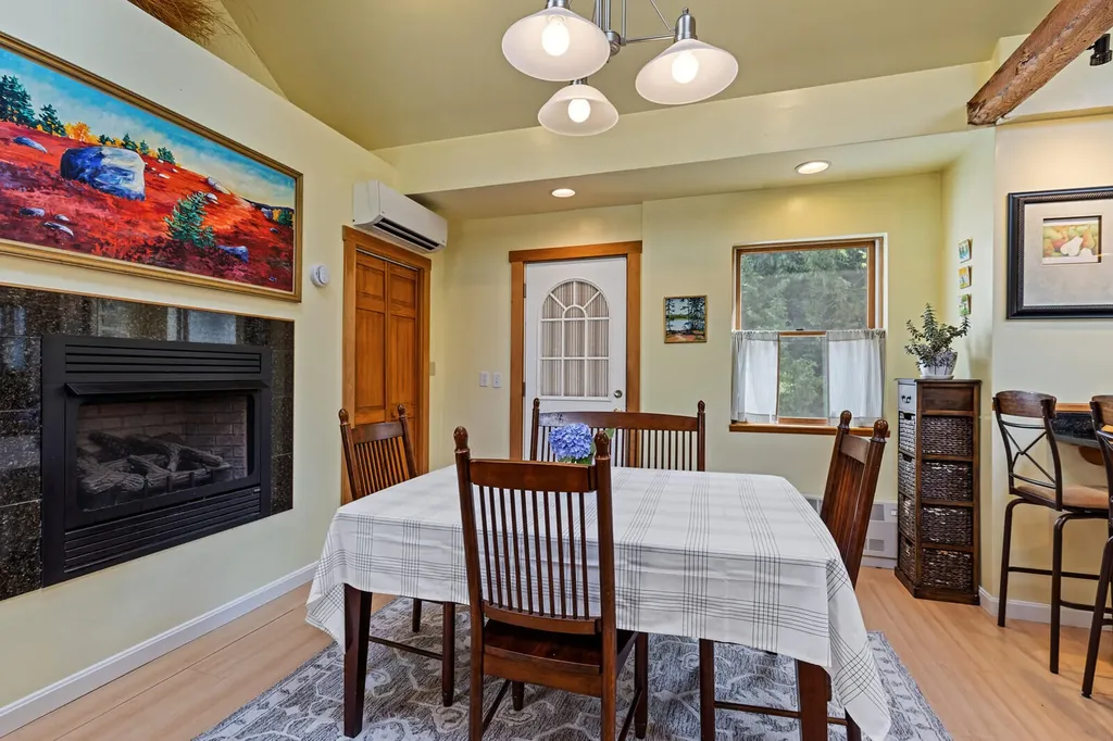 152 Dunns Corner Road Mount Vernon ME 04352