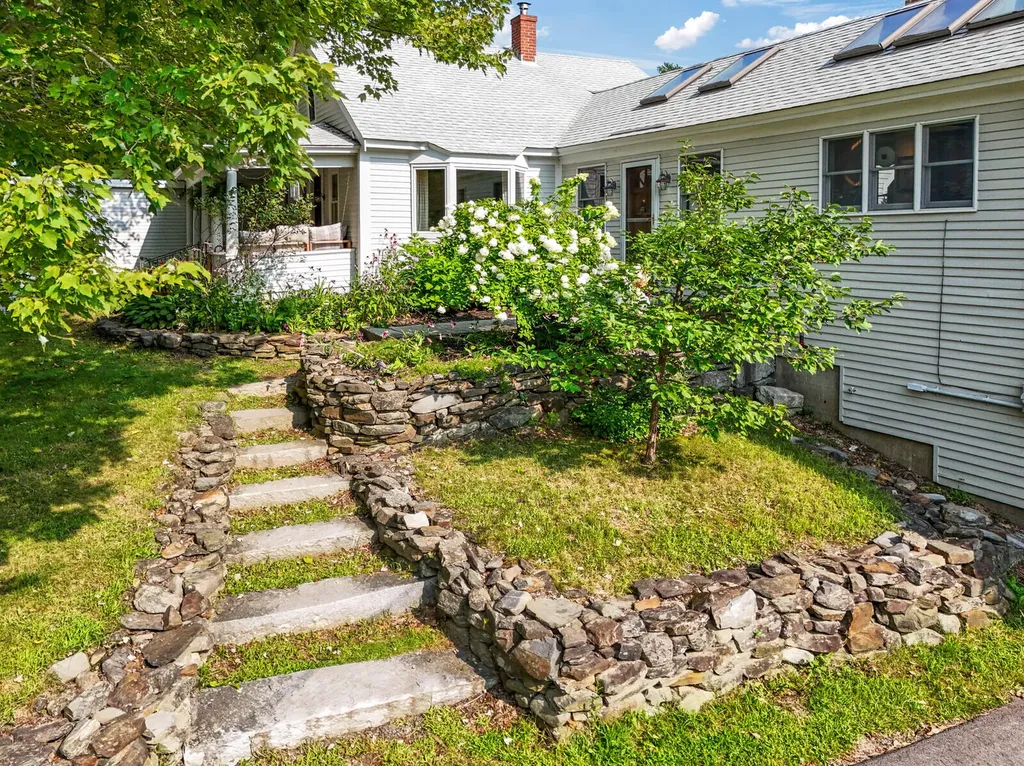 152 Dunns Corner Road Mount Vernon ME 04352
