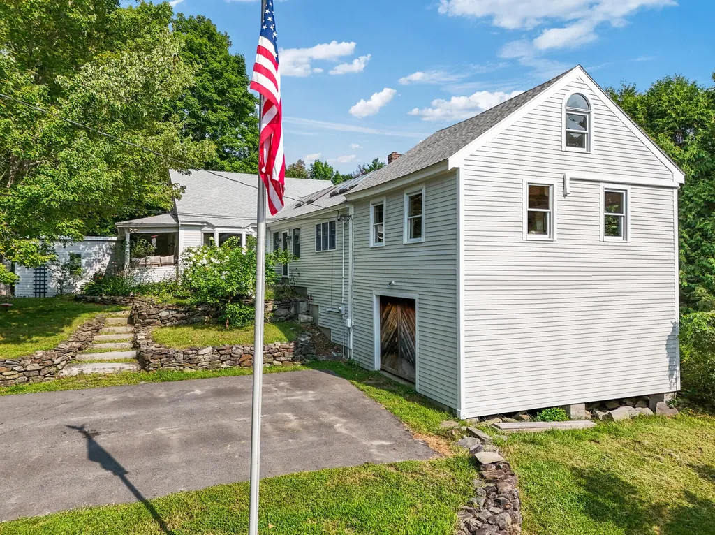 152 Dunns Corner Road Mount Vernon ME 04352