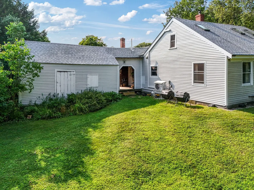 152 Dunns Corner Road Mount Vernon ME 04352