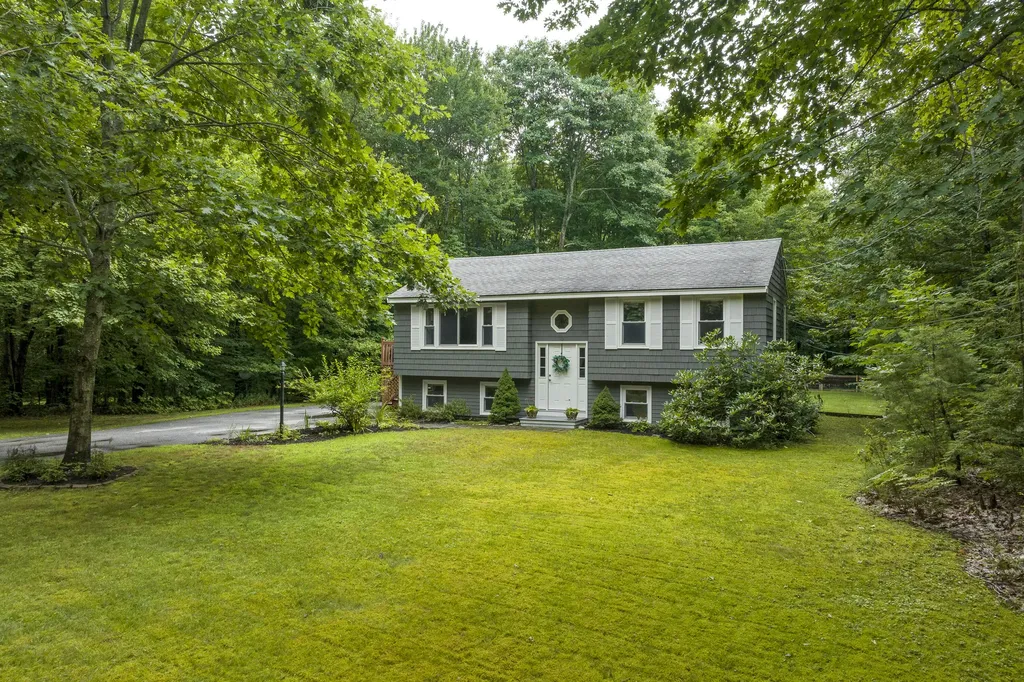 93 Orchard Road Cumberland ME 04021