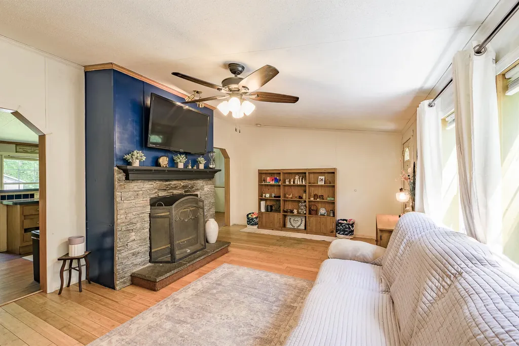 38 Warren Avenue Canaan ME 04924