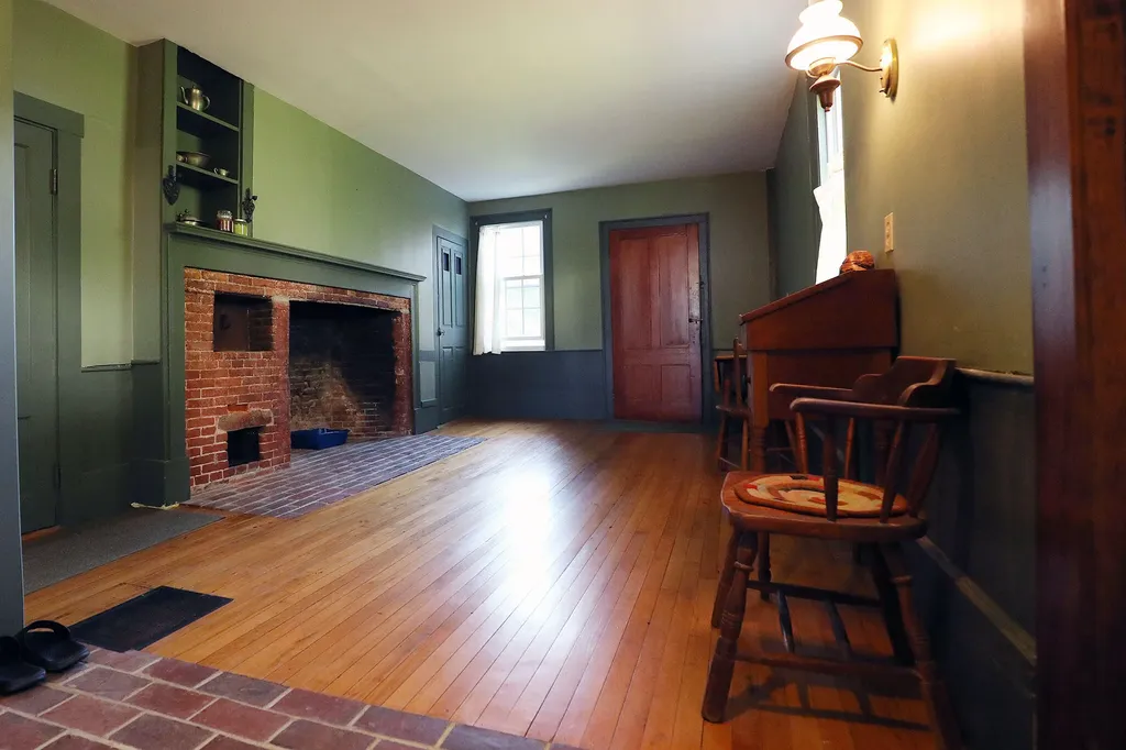 2 Hubbard Lane Hallowell ME 04347