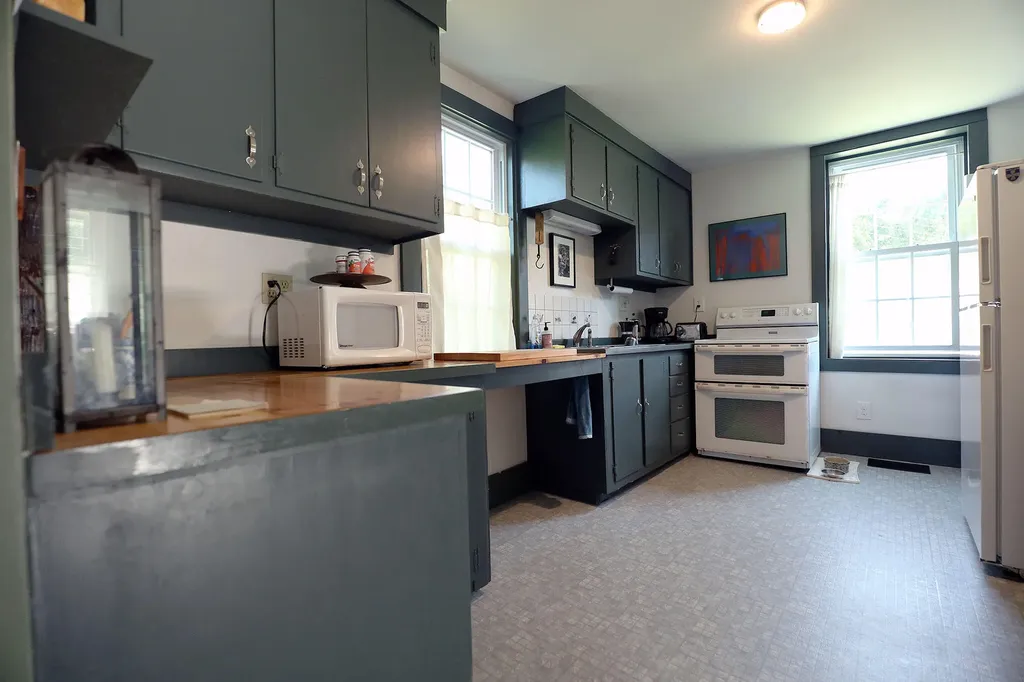 2 Hubbard Lane Hallowell ME 04347
