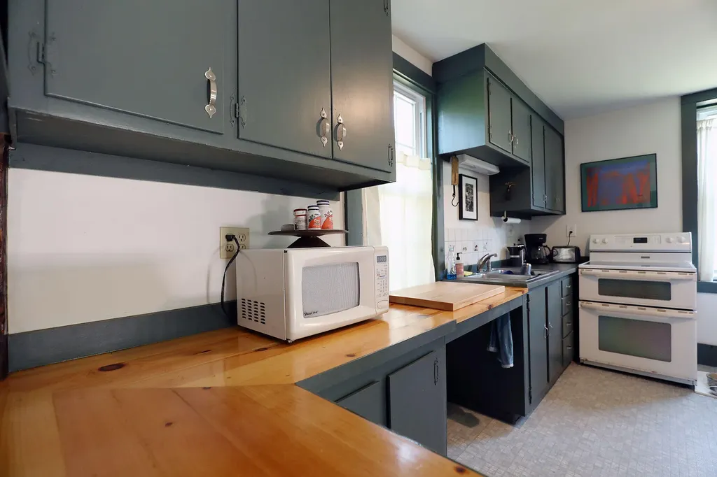 2 Hubbard Lane Hallowell ME 04347