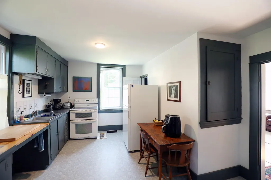 2 Hubbard Lane Hallowell ME 04347