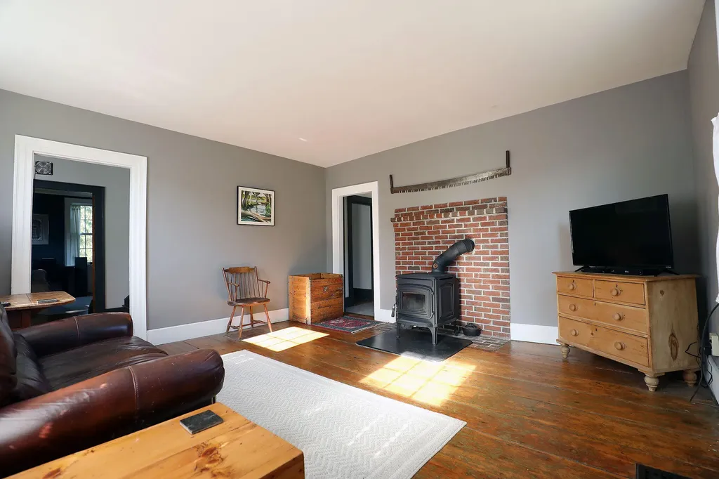 2 Hubbard Lane Hallowell ME 04347