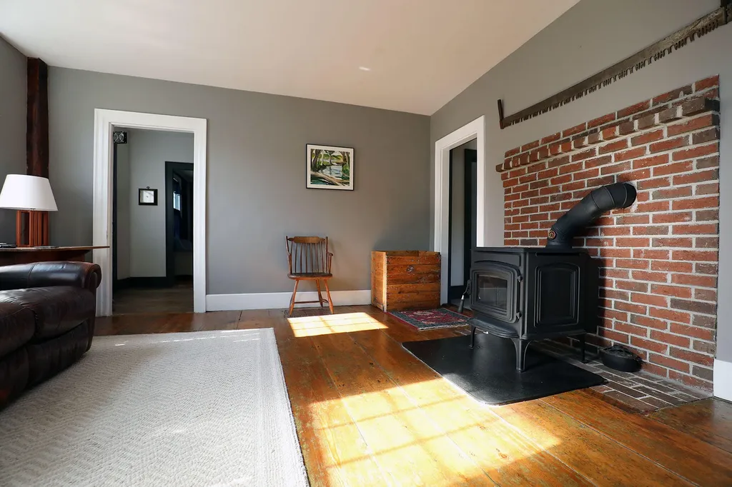 2 Hubbard Lane Hallowell ME 04347