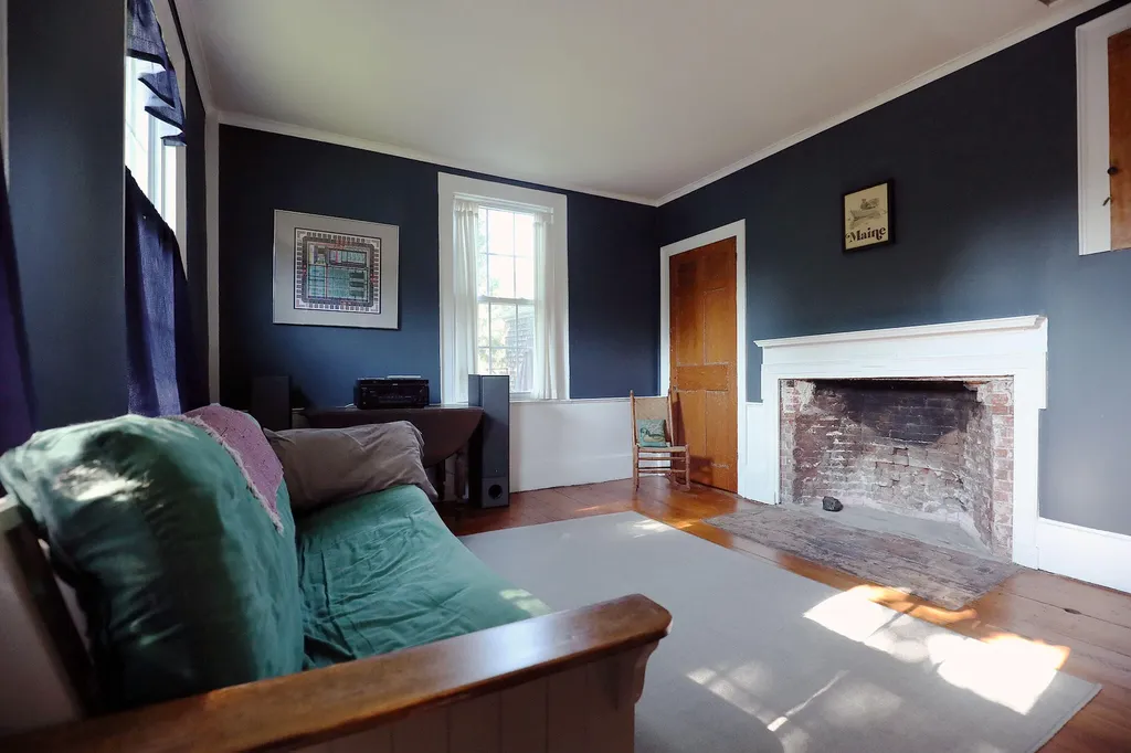 2 Hubbard Lane Hallowell ME 04347