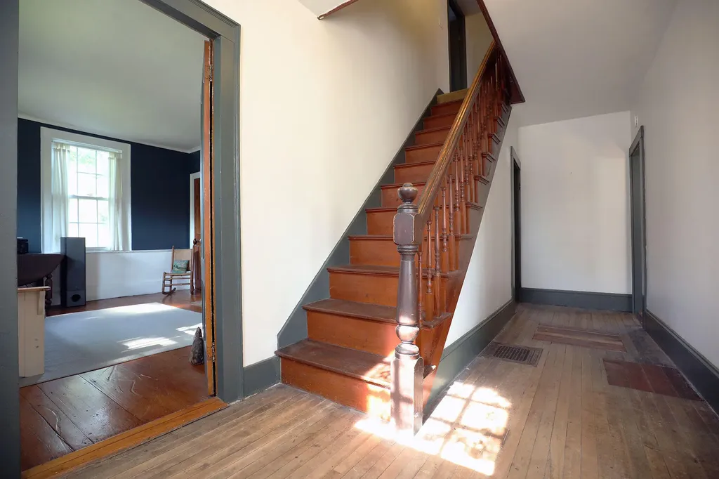 2 Hubbard Lane Hallowell ME 04347